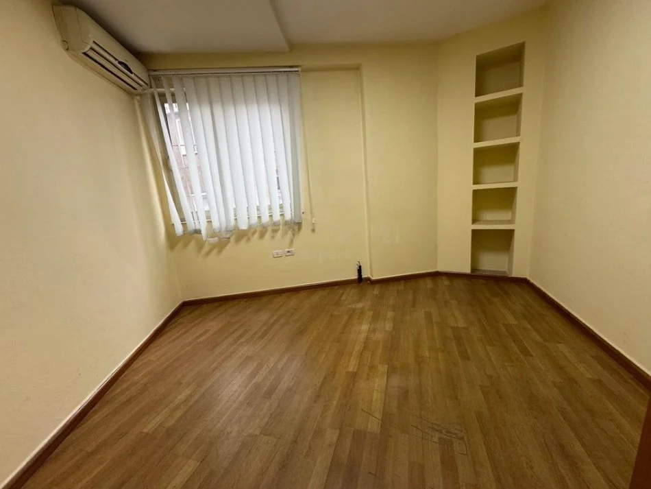 Tirane, jepet me qera apartament 2+1 Kati 2, 78 m² 600 € (rruga e barrikadave)