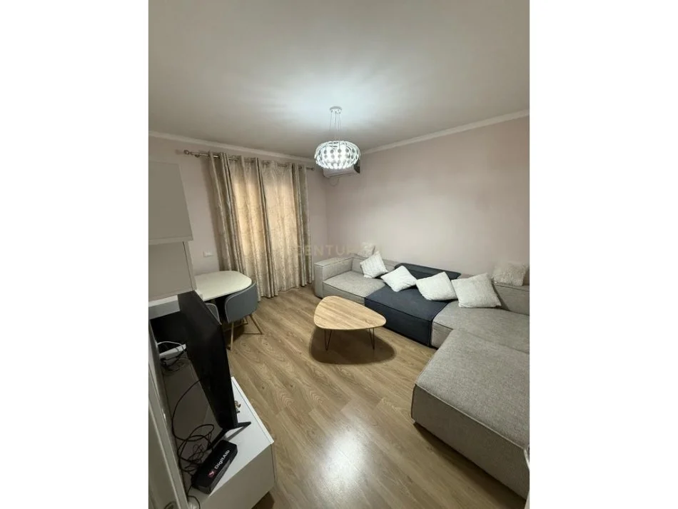 Tirane, jepet me qera apartament 1+1 Kati 4, 52 m² 650 € 