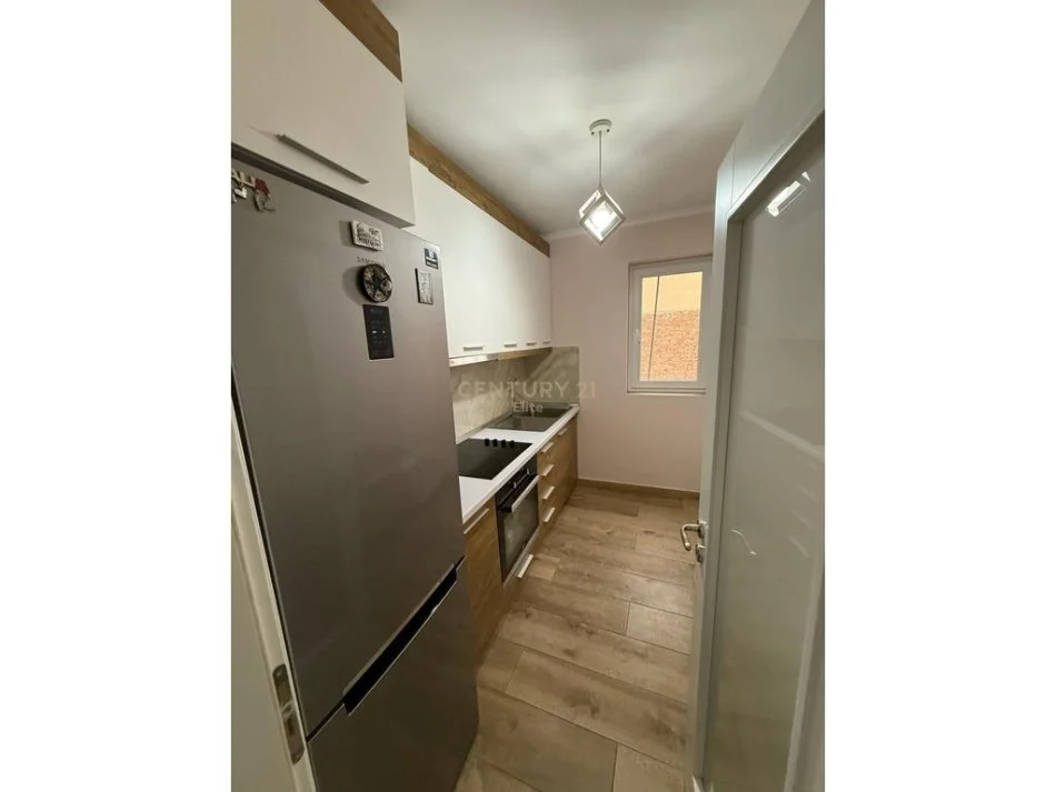 Tirane, jepet me qera apartament 1+1 Kati 4, 52 m² 650 € (Rruga Elbasanit)