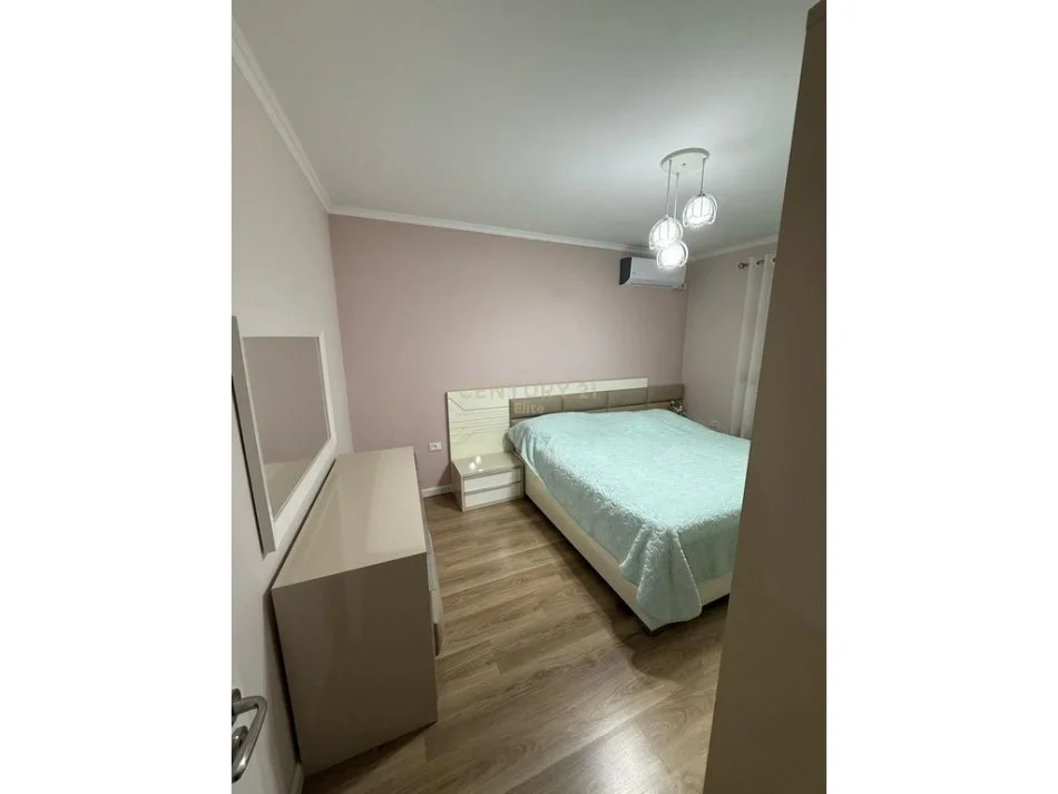 Tirane, jepet me qera apartament 1+1 Kati 4, 52 m² 650 € (Rruga Elbasanit)