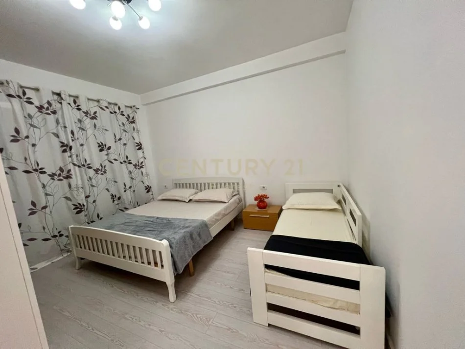 Tirane, jepet me qera apartament 1+1 Kati 3, 71 m² 450 € (Rruga Hasan Vogli everest111309)