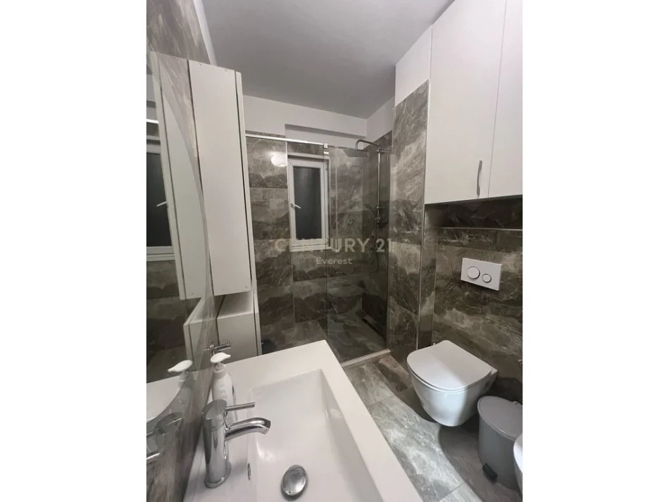 Tirane, jap me qera apartament 1+1 , 71 m² 450 € (Selite)