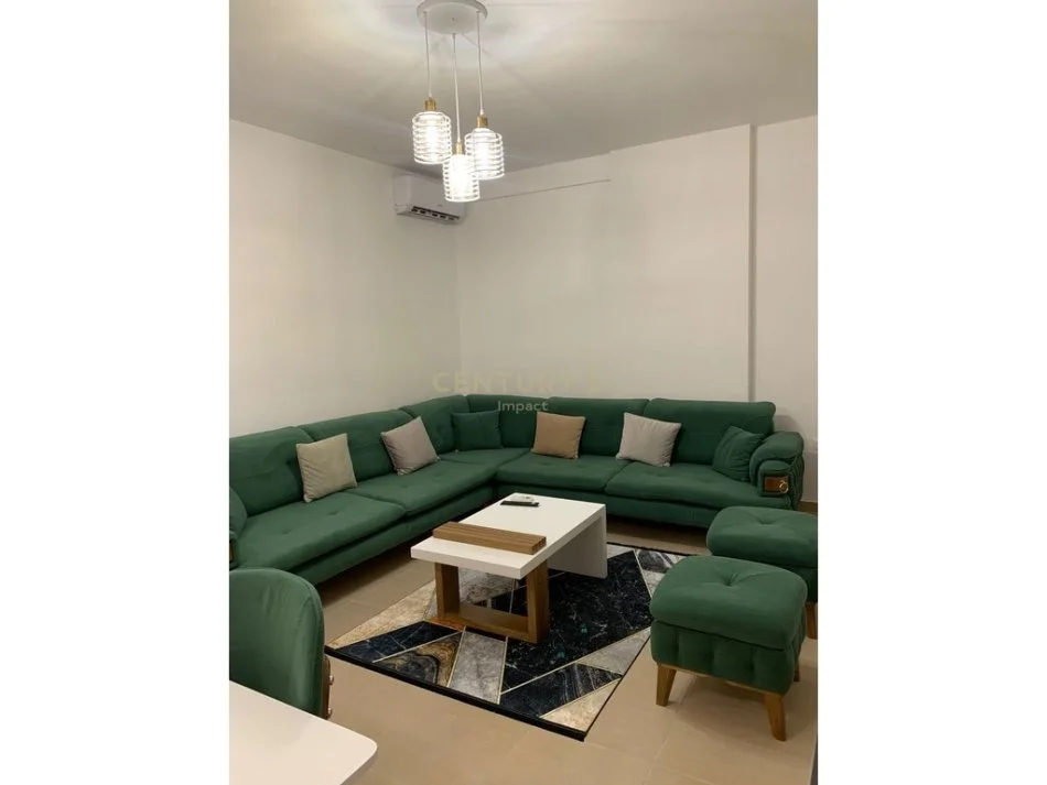 Tirane, jepet me qera 1+1+Ballkon Kati 10, 60 m² 600 € (Rruga e dibres)