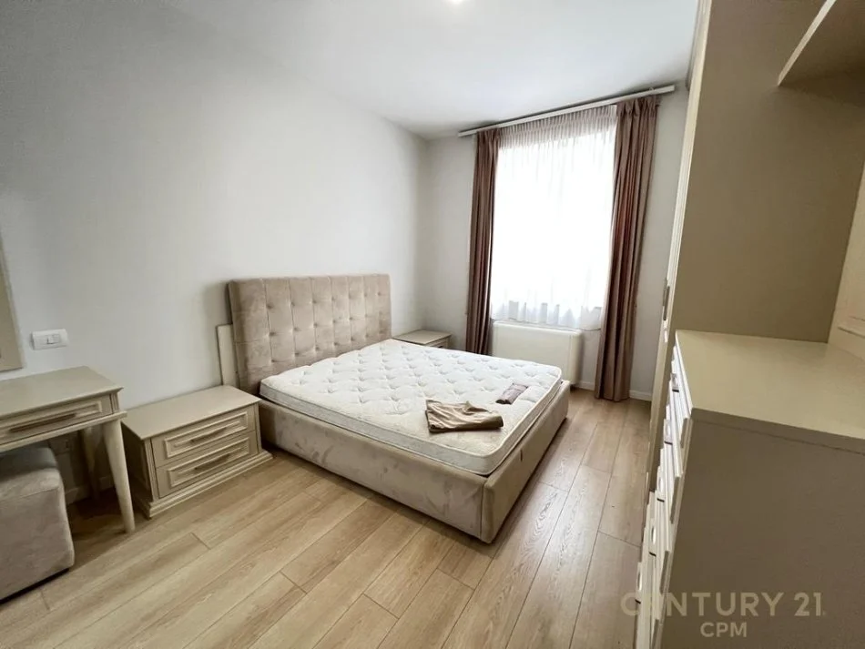 Tirane, jap me qera apartament 3+1+2+POST PARKIMI , 145 m² 1.100 € (KOPESHTI BOTANIK)