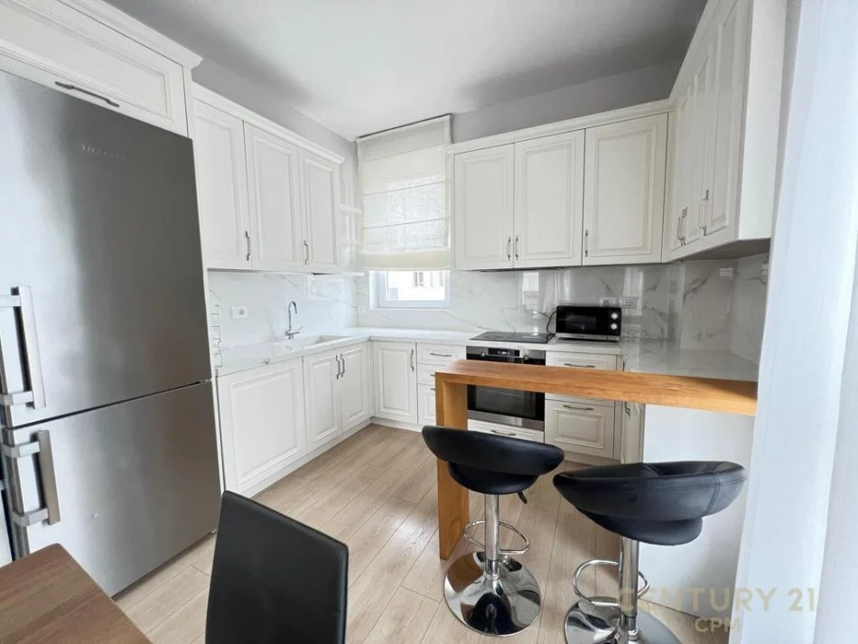 Tirane, jap me qera apartament 3+1+2+POST PARKIMI , 145 m² 1.100 € (KOPESHTI BOTANIK)