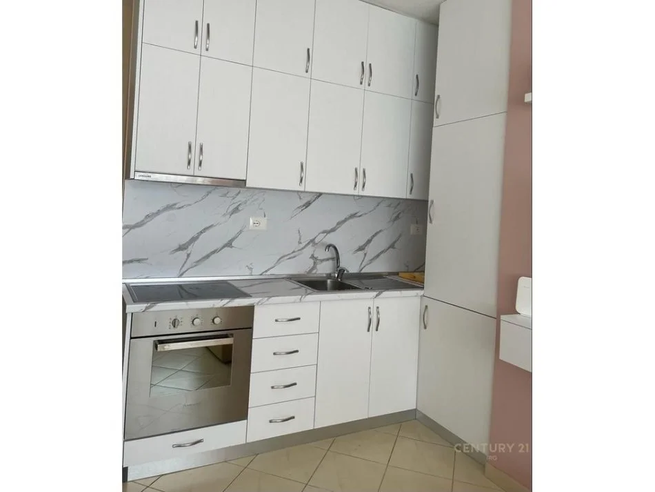 Tirane, jepet me qera apartament 2+1 Kati 2, 55 m² 600 € (Rruga e Bogdaneve, pranë Qendrës)