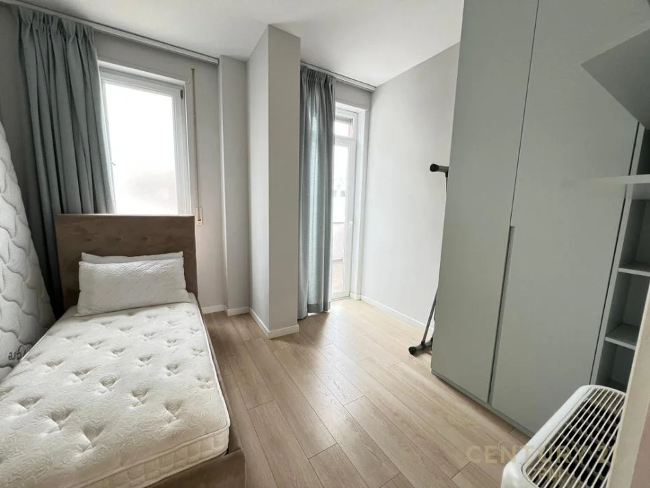 Tirane, jap me qera apartament 3+1+2+POST PARKIMI , 145 m² 1.100 € (KOPESHTI BOTANIK)