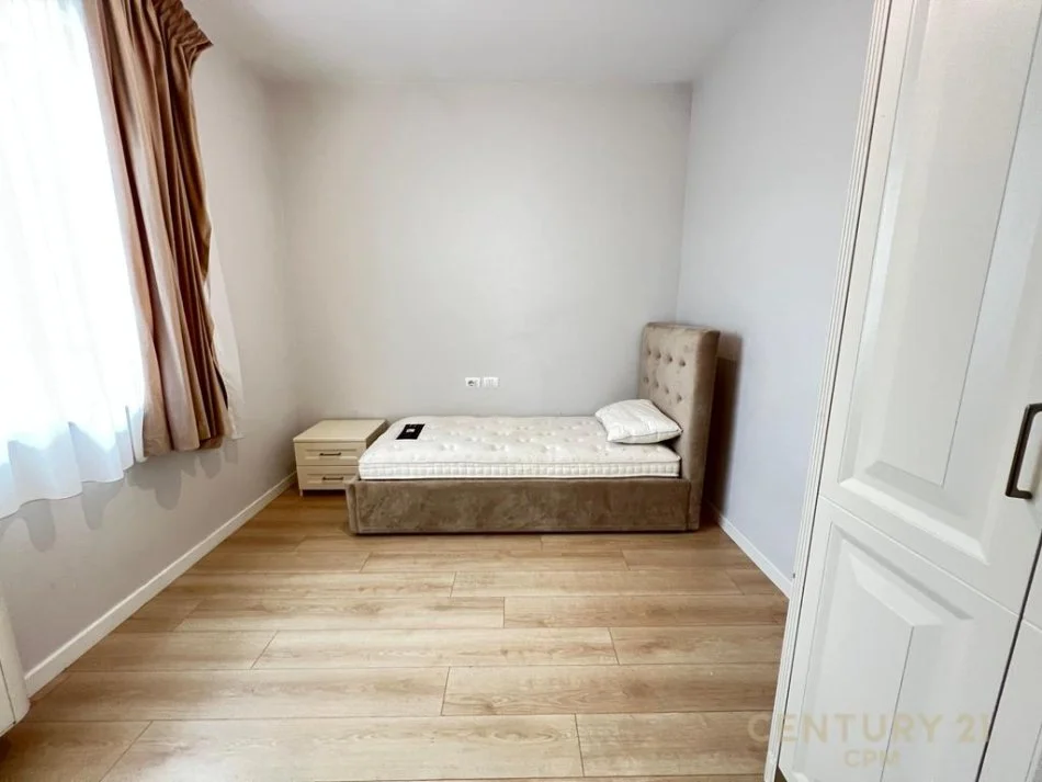 Tirane, jap me qera apartament 3+1+2+POST PARKIMI , 145 m² 1.100 € (KOPESHTI BOTANIK)