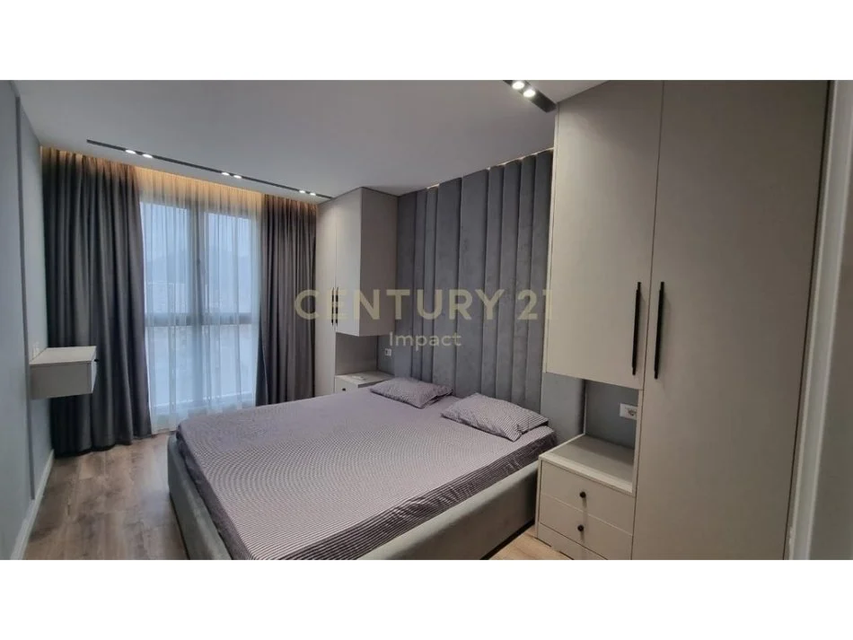 Tirane, jap me qera 2+1 Kati 4, 100 m² 800 € (Rruga e dibres)