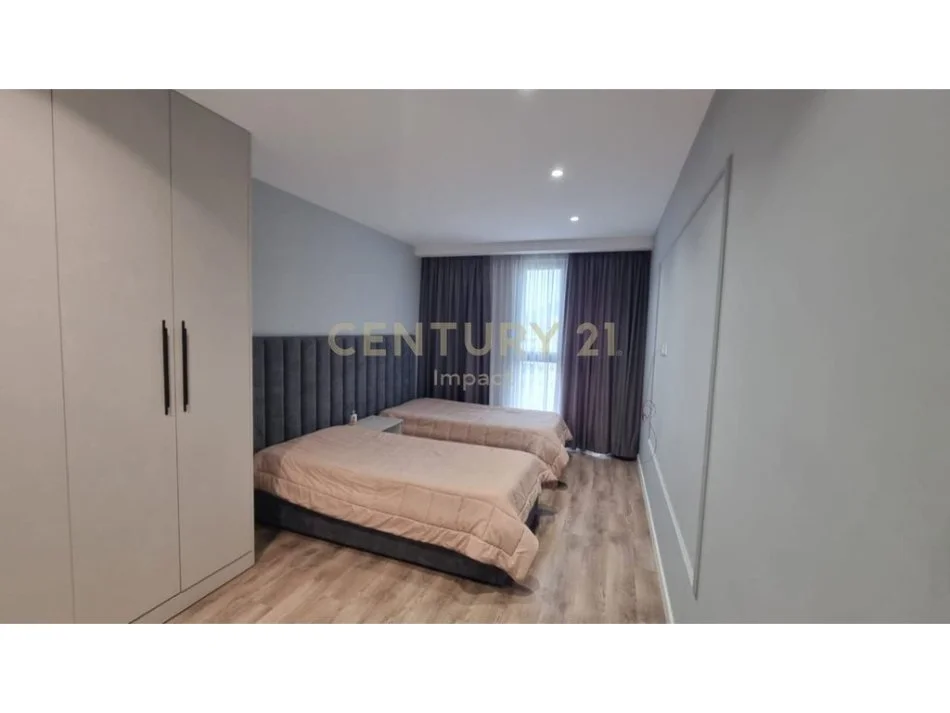 Tirane, jap me qera 2+1 Kati 4, 100 m² 800 € (Rruga e dibres)