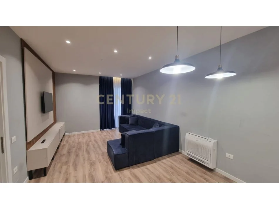 Tirane, jap me qera 2+1 Kati 4, 100 m² 800 € (Rruga e dibres)