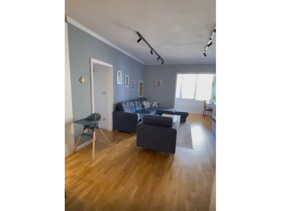 Tirane, jepet me qera apartament 2+1+Ballkon Kati 9, 79 m² 750 € (Rruga e kosovareve)