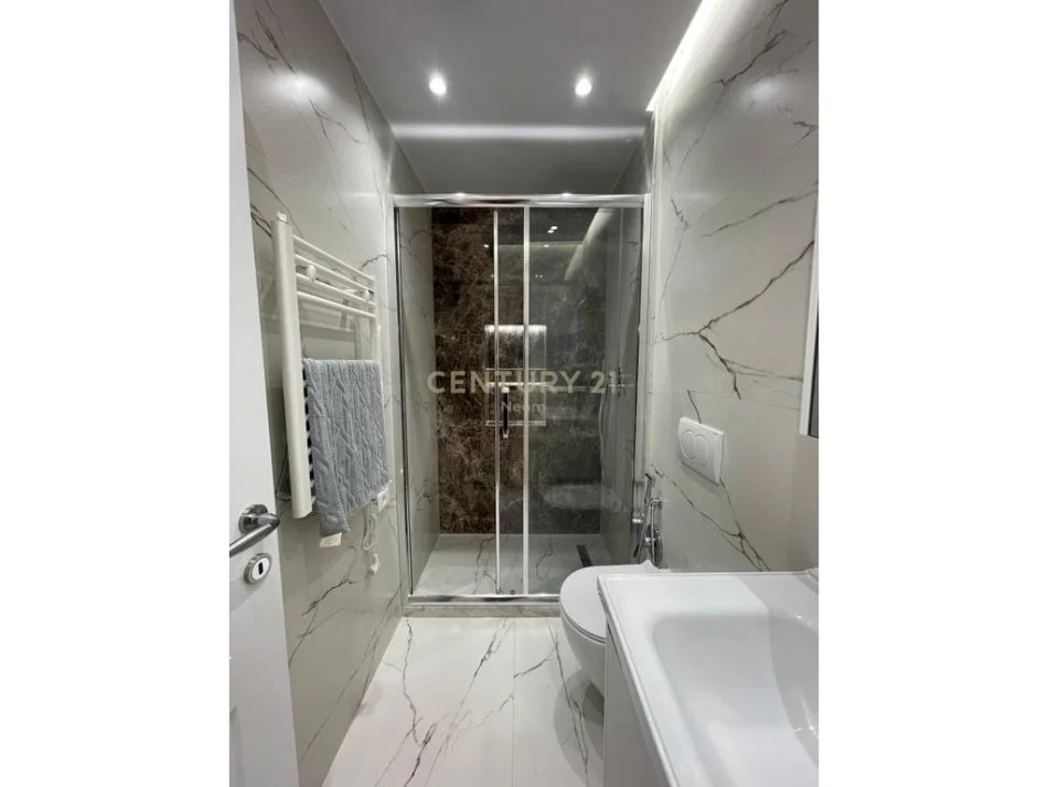 Tirane, jepet me qera apartament 1+1 Kati 1, 55 m² 600 € (tirana e re)