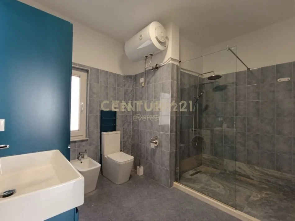 Tirane, jepet me qera apartament 2+1 Kati 2, 116 m² 800 € (Selvia)