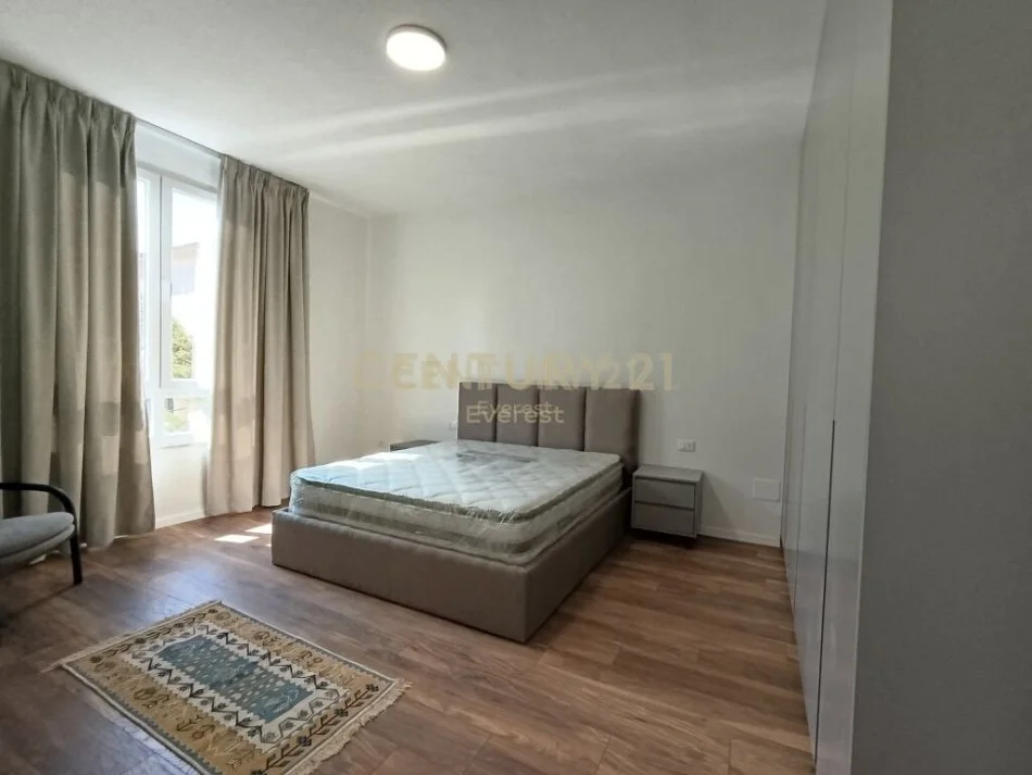 Tirane, jepet me qera apartament 2+1 Kati 2, 116 m² 800 € (Selvia)