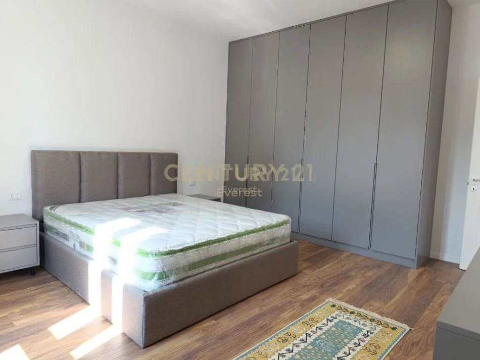 Tirane, jepet me qera apartament 2+1 Kati 2, 116 m² 800 € (Selvia)