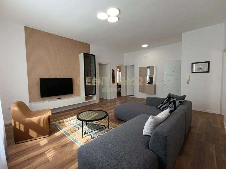 Tirane, jepet me qera apartament 2+1 Kati 2, 116 m² 800 € (Selvia)