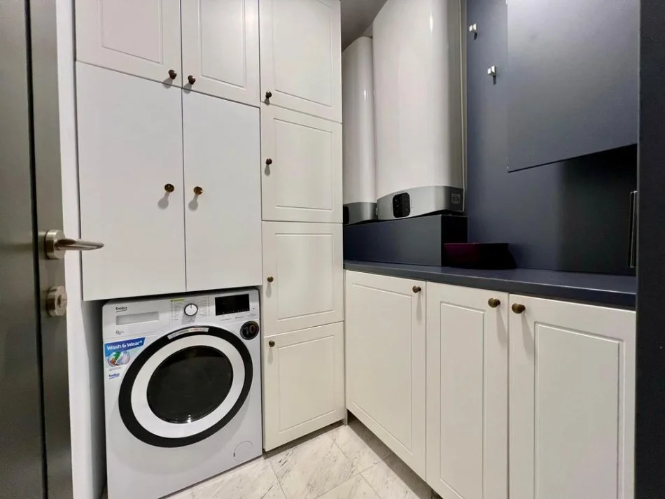 Tirane, jap me qera apartament 2+1+2 ME 2 POSTE PARKIMI , 193 m² 1.500 € (KOPSHTI BOTANIK)