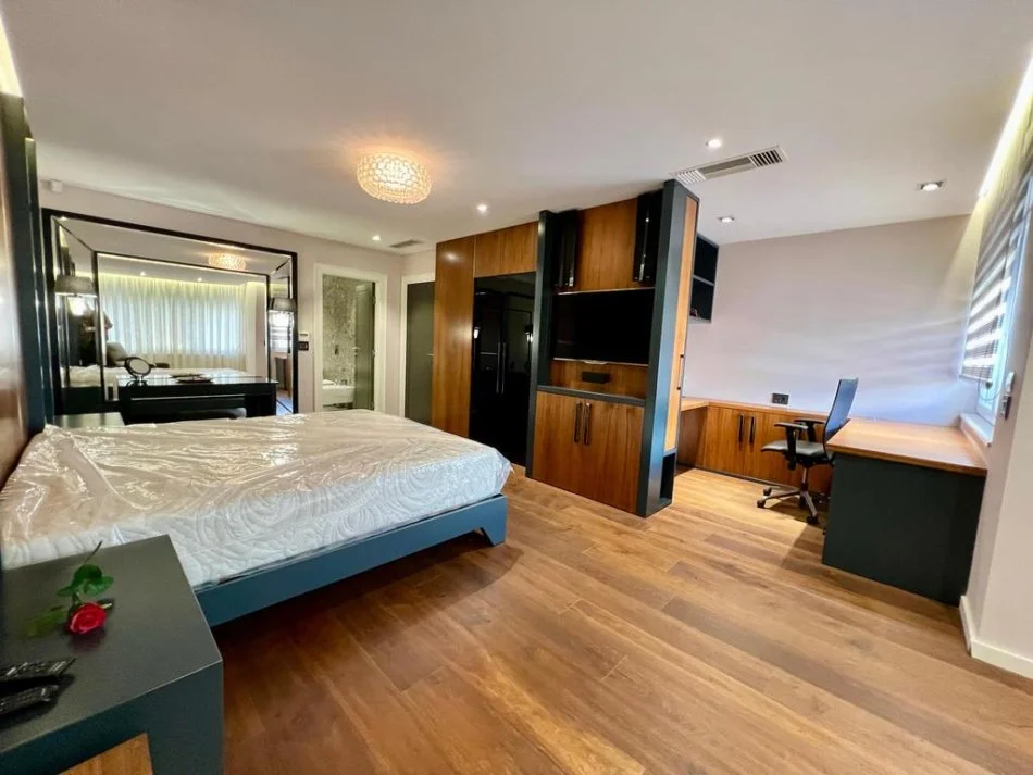 Tirane, jap me qera apartament 2+1+2 ME 2 POSTE PARKIMI , 193 m² 1.500 € (KOPSHTI BOTANIK)