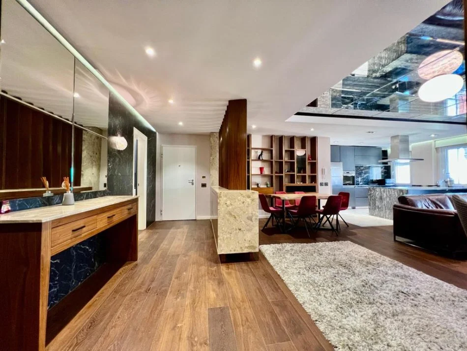 Tirane, jap me qera apartament 2+1+2 ME 2 POSTE PARKIMI , 193 m² 1.500 € (KOPSHTI BOTANIK)