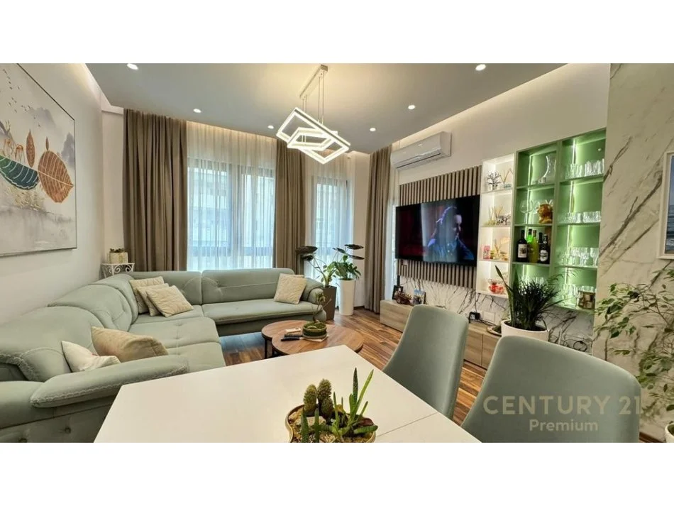 Tirane, jepet me qera apartament 1+1 Kati 2, 64 m² 800 € (Square21)