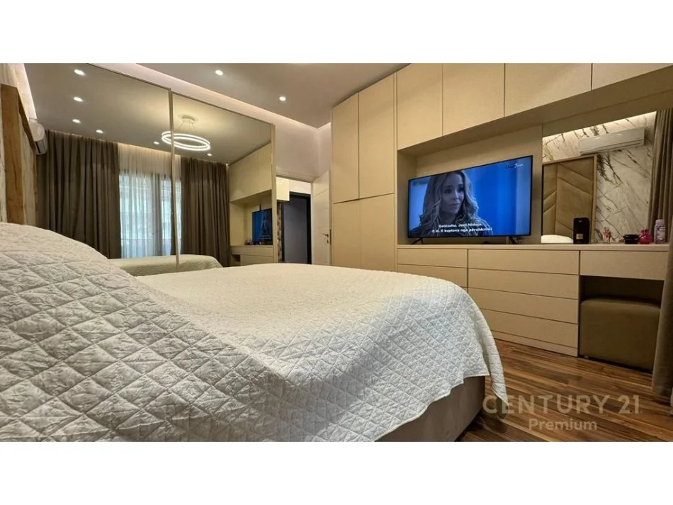 Tirane, jepet me qera apartament 1+1 Kati 2, 64 m² 800 € (Square21)