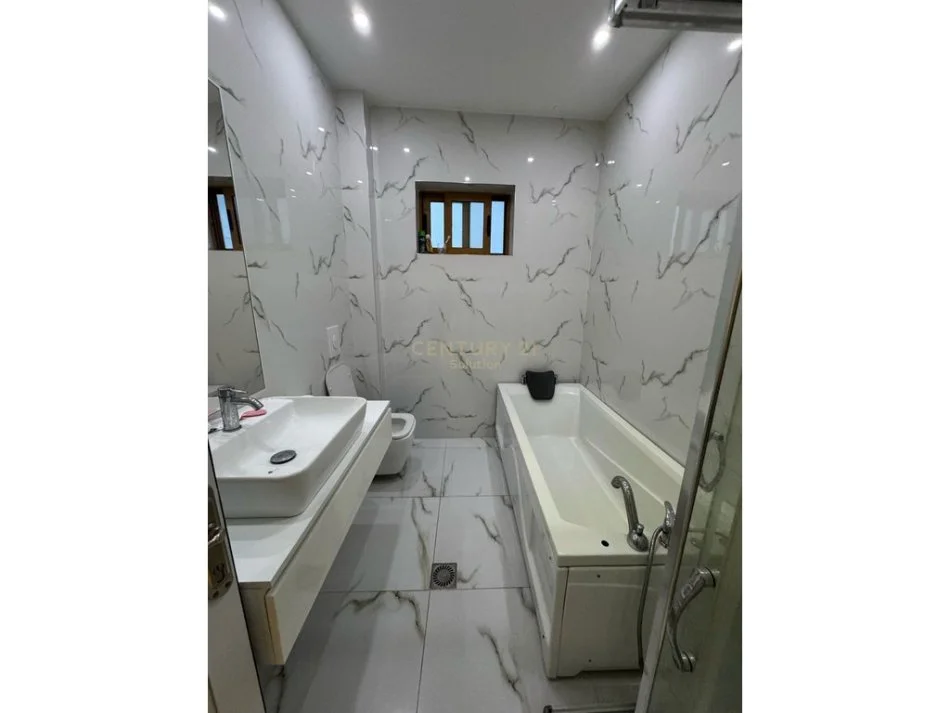 Tirane, jepet me qera apartament 2+1 Kati 3, 100 m² 450 € (rruga tre deshmoret)