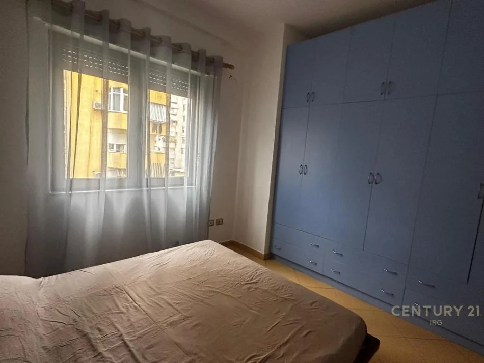 Tirane, jap me qera apartament 1+1+Ballkon , 61 m² 550 € (Komuna e Parisit)