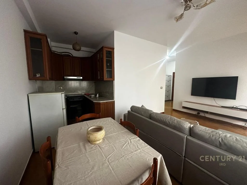 Tirane, jap me qera apartament 1+1+Ballkon , 61 m² 550 € (Komuna e Parisit)