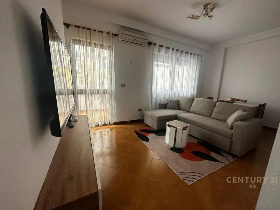 Tirane, jap me qera apartament 1+1+Ballkon , 61 m² 550 € (Komuna e Parisit)