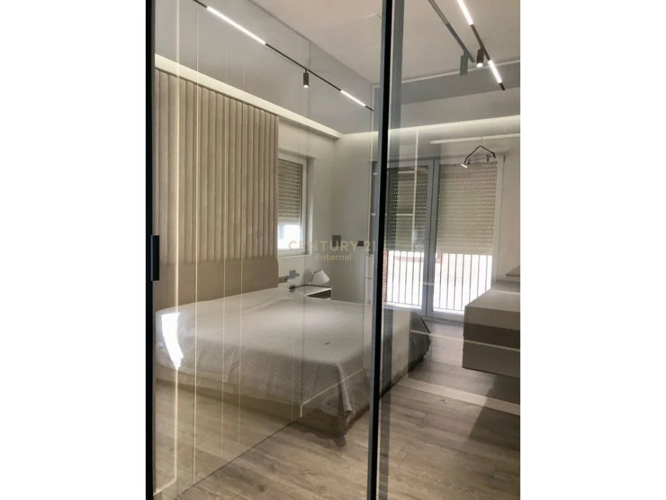 Tirane, jepet me qera apartament 2+1+Ballkon Kati 2, 144 m² 1.400 € (TEG)