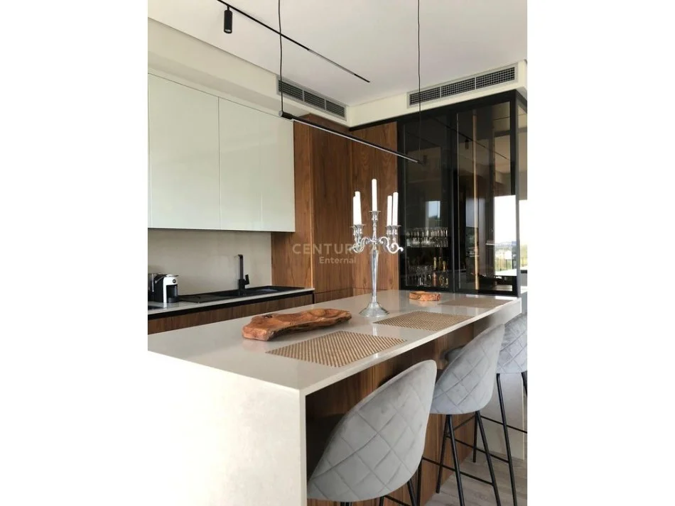 Tirane, jepet me qera apartament 2+1+Ballkon Kati 2, 144 m² 1.400 € (TEG)