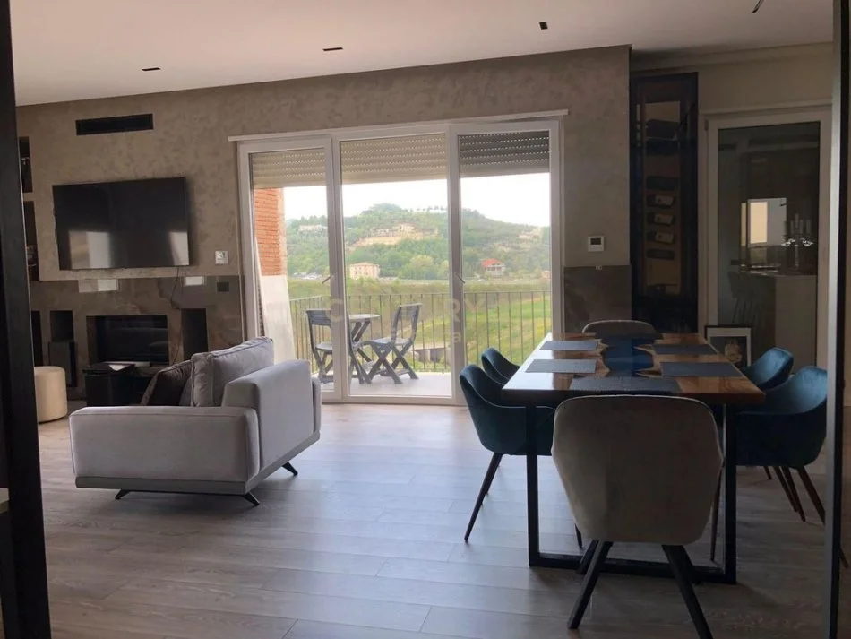 Tirane, jepet me qera apartament 2+1+Ballkon Kati 2, 144 m² 1.400 € (TEG)