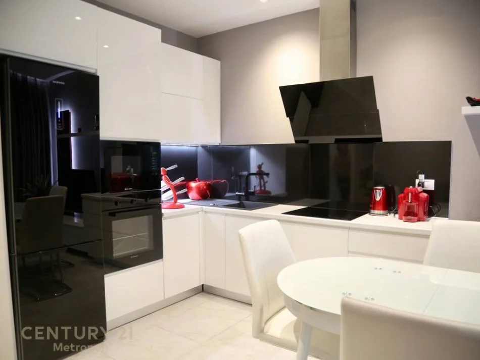 Tirane, jap me qera apartament 2+1+Post Parkimi , 95 m² 1.800 € (stadiumi Air Albania)