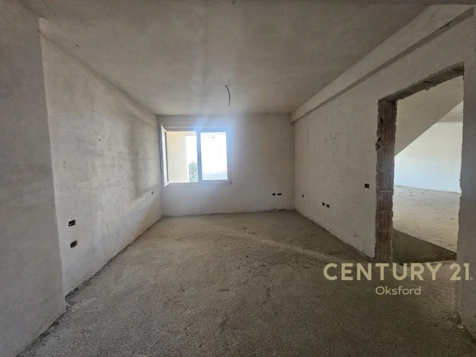 Tirane, shes VILE ME PISHINE , 499 m² 630.000 € (KODRA E DIELLIT)