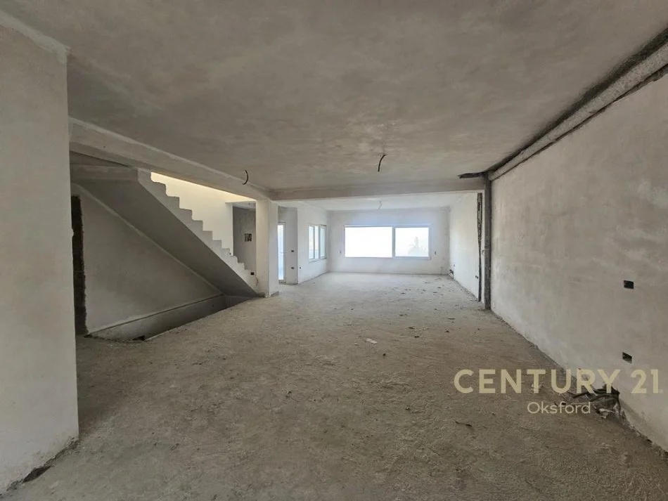 Tirane, shes VILE ME PISHINE , 499 m² 630.000 € (KODRA E DIELLIT)