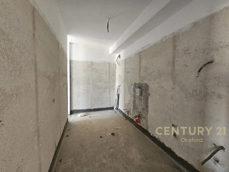 Tirane, shes VILE ME PISHINE , 499 m² 630.000 € (KODRA E DIELLIT)