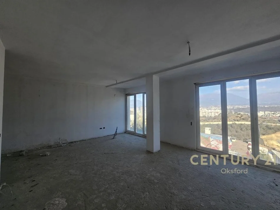 Tirane, shes VILE ME PISHINE , 499 m² 630.000 € (KODRA E DIELLIT)