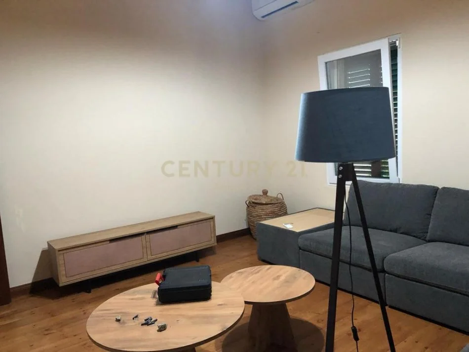 Durres, jepet me qera apartament 2+1 Kati 1, 102 m² 550 € (gjykata)