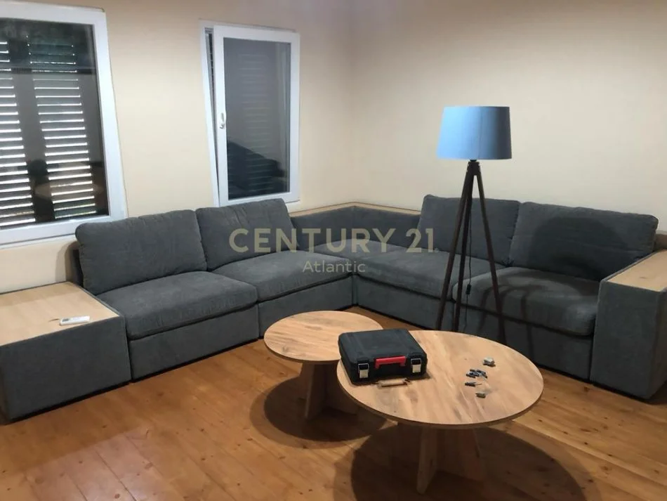 Durres, jepet me qera apartament 2+1 Kati 1, 102 m² 550 € (gjykata)