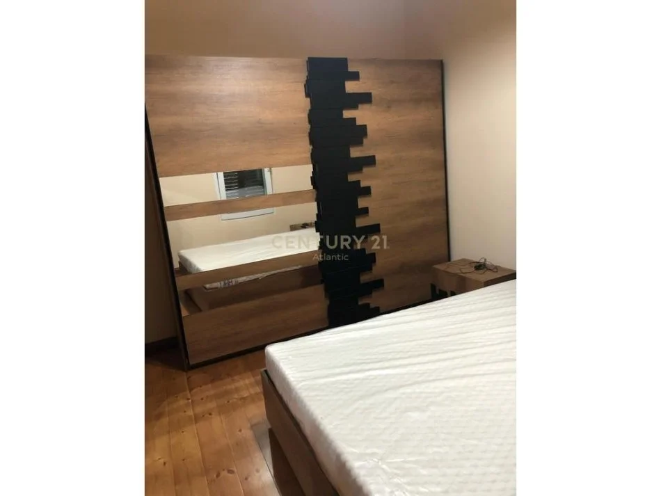 Durres, jepet me qera apartament 2+1 Kati 1, 102 m² 550 € (gjykata)