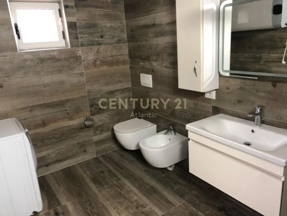 Durres, jepet me qera apartament 2+1 Kati 1, 102 m² 550 € (gjykata)