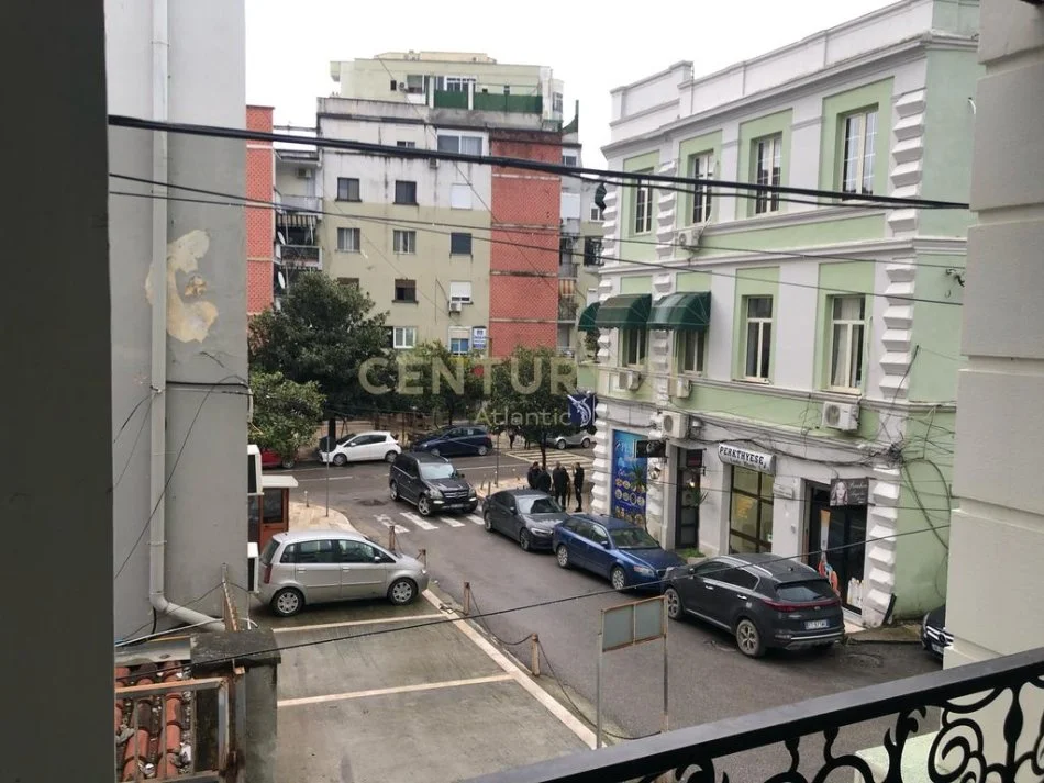 Durres, jepet me qera apartament 2+1 Kati 1, 102 m² 550 € (gjykata)