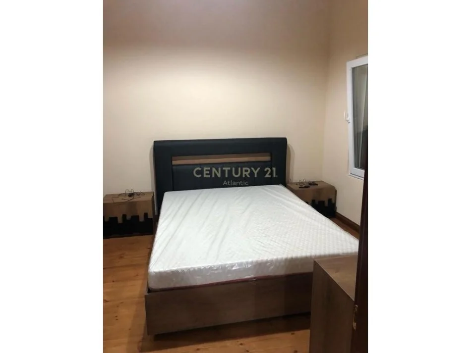 Durres, jepet me qera apartament 2+1 Kati 1, 102 m² 550 € (gjykata)