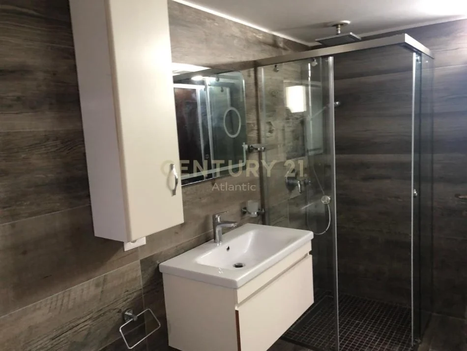 Durres, jepet me qera apartament 2+1 Kati 1, 102 m² 550 € (gjykata)