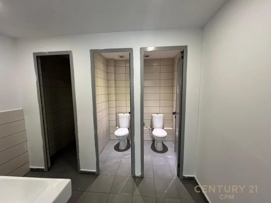 Tirane, shes ambjent biznesi Kati 0, 405 m² 1.175.000 € (ish stracioni i trenit)