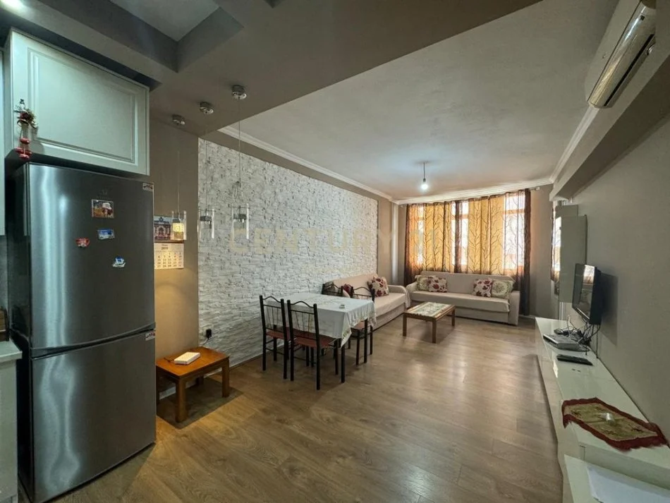 Tirane, jepet me qera apartament 2+1 Kati 4, 90 m² 400 € (FRESKU)