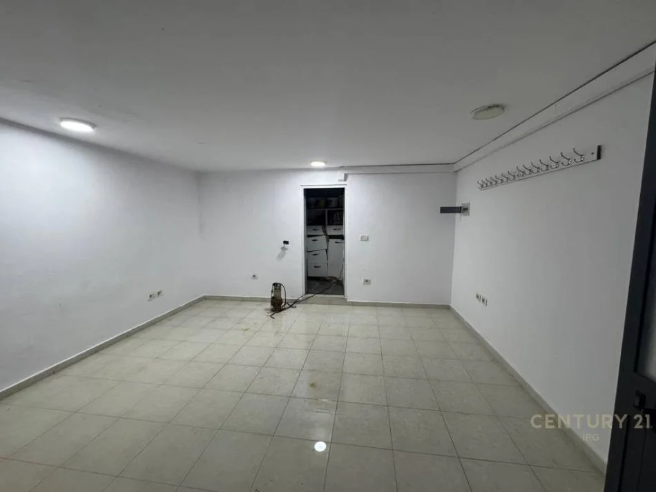 Tirane, shitet ambjent biznesi Kati -1, 25 m² 