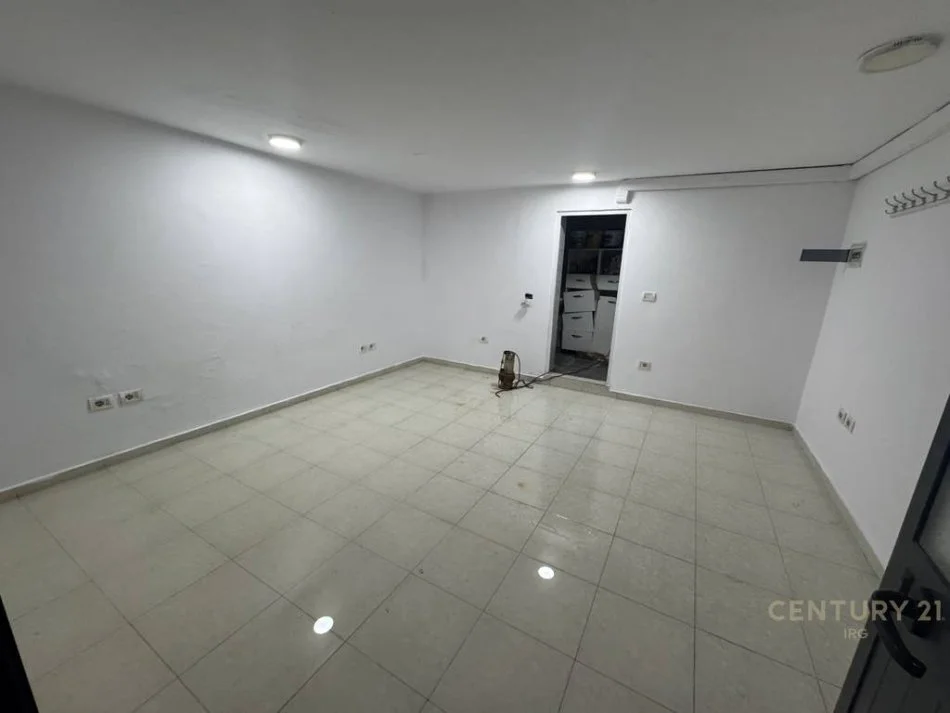 Tirane, shitet ambjent biznesi Kati -1, 25 m² 