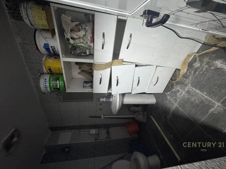 Tirane, shitet ambjent biznesi Kati -1, 25 m² 